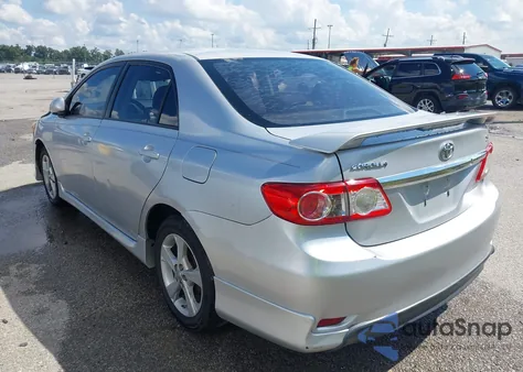 2011 Toyota Corolla S z USA, uszkodzony, nr VIN 2T1BU4EE8BC733592